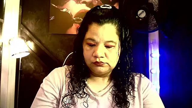 Snapshot of may_prg chatting on December 7, 1:29 pm may prg online show from December 7, 1:29 pm