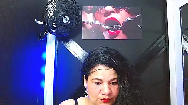 Snapshot of may_prg chatting on January 11, 1:22 pm may prg online show from January 11, 1:22 pm