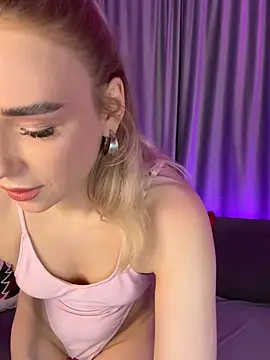 Snapshot of Eva_Millss chatting on December 16, 8:05 pm Eva Millss online show from December 16, 8:05 pm