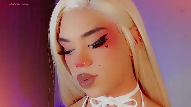 DanniLee  online show from December 19, 9:33 pm