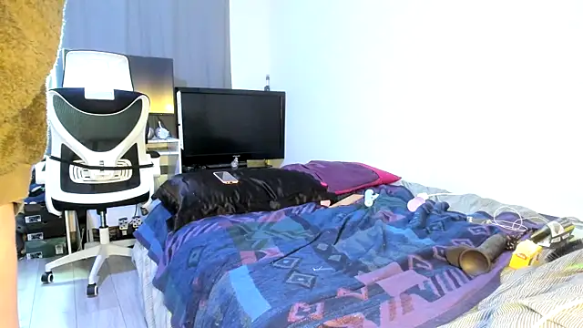 ENGLISHEMILY 69 online show from January 31, 11:56 am