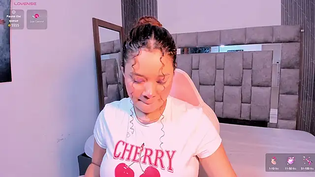 zulyjones online show from October 11, 12:47 pm