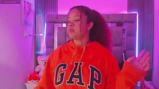 zulyjones online show from April 16, 1:01 pm