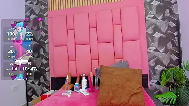 Brithanyslim online show from April 11, 6:45 pm