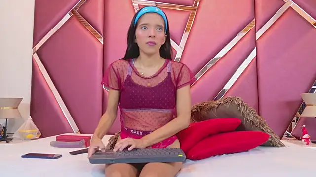 Snapshot of RebecaRelish chatting on January 4, 3:40 am RebecaRelish online show from January 4, 3:40 am