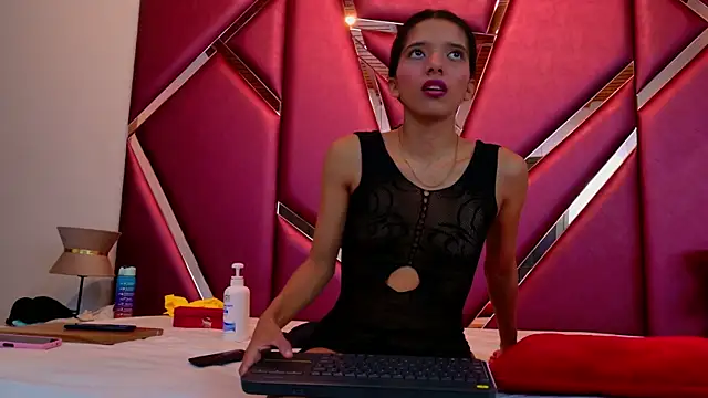 Snapshot of RebecaRelish chatting on February 7, 3:45 am RebecaRelish online show from February 7, 3:45 am