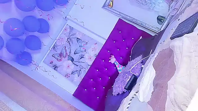 thifanny black online show from December 18, 5:26 am