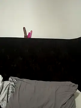 Snapshot of curvybabesx1 chatting on December 5, 1:06 pm curvybabesx1 online show from December 5, 1:06 pm