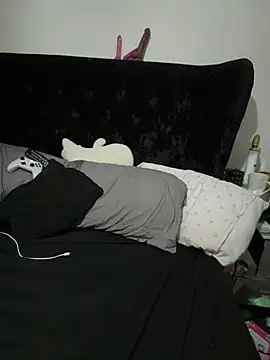 Snapshot of curvybabesx1 chatting on December 12, 7:08 am curvybabesx1 online show from December 12, 7:08 am