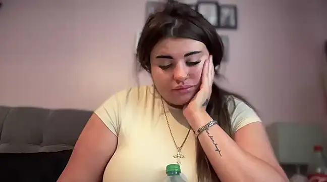 Snapshot of curvybabesx1 chatting on March 10, 2:26 pm curvybabesx1 online show from March 10, 2:26 pm