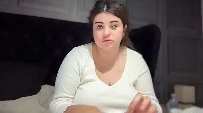 Snapshot of curvybabesx1 chatting on March 21, 5:11 am curvybabesx1 online show from March 21, 5:11 am