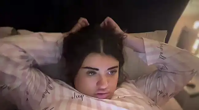 Snapshot of curvybabesx1 chatting on March 22, 6:11 am curvybabesx1 online show from March 22, 6:11 am