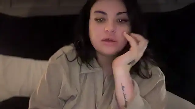 Snapshot of curvybabesx1 chatting on October 15, 1:44 pm curvybabesx1 online show from October 15, 1:44 pm