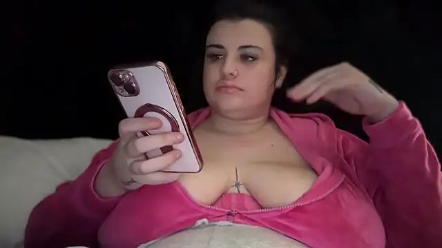 Snapshot of curvybabesx1 chatting on October 19, 7:36 pm curvybabesx1 online show from October 19, 7:36 pm