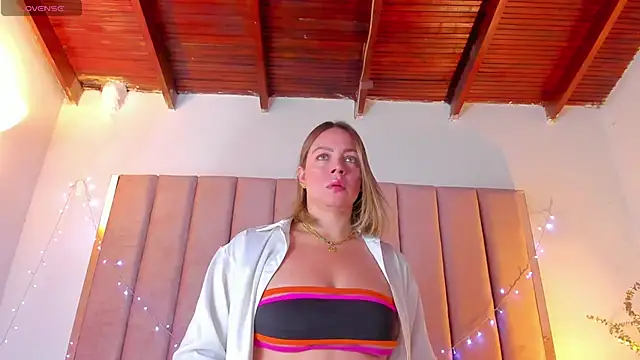 VICTORIA RASH online show from January 17, 6:33 pm