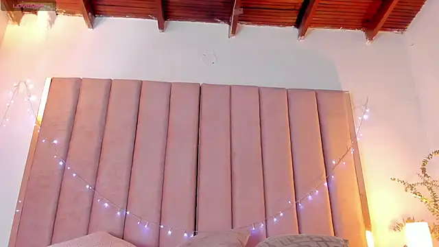 VICTORIA RASH online show from January 17, 9:39 pm