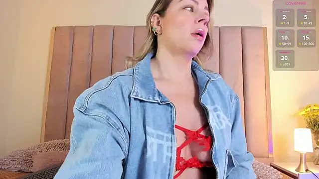 VICTORIA RASH online show from February 4, 7:20 pm