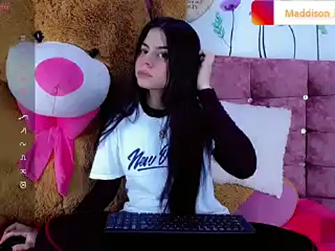 Madisson Ivanova online show from December 2, 3:58 am