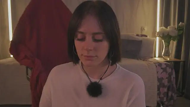 Emmi Flowers online show from April 29, 1:04 pm