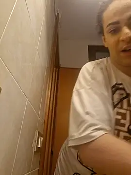 Snapshot of perla97 chatting on February 16, 10:21 pm perla97 online show from February 16, 10:21 pm