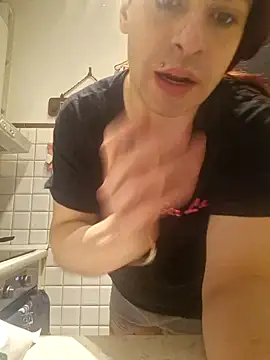 Snapshot of perla97 chatting on February 22, 8:42 pm perla97 online show from February 22, 8:42 pm