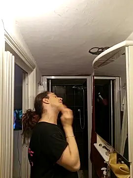 Snapshot of perla97 chatting on March 6, 8:16 pm perla97 online show from March 6, 8:16 pm