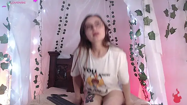 centaurigirl online show from March 1, 2:15 am