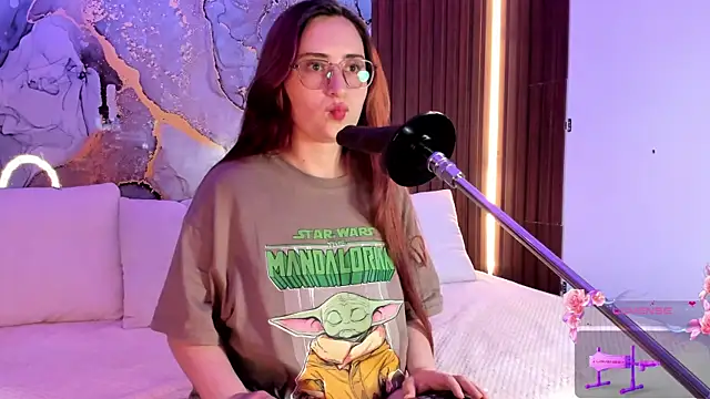 centaurigirl online show from September 15, 3:28 am