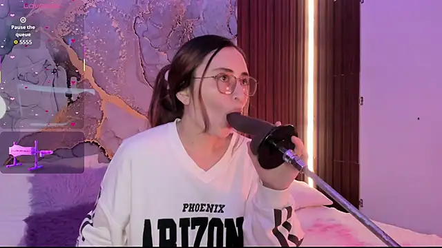 centaurigirl online show from December 5, 4:54 am