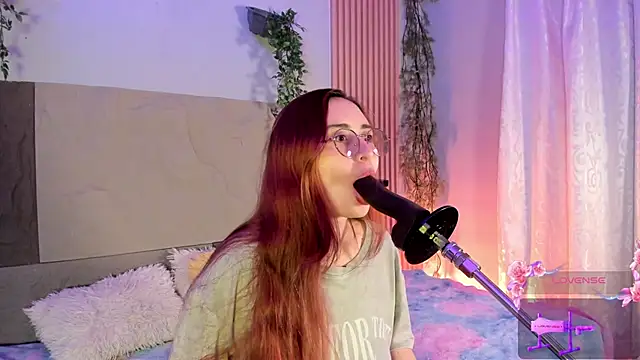 centaurigirl online show from March 19, 12:14 am