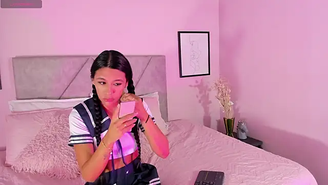 Emilyh  online show from November 20, 10:37 am