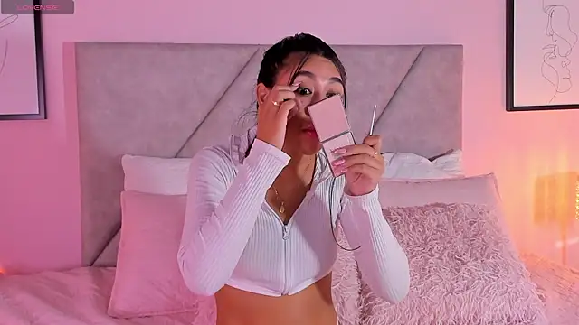 Emilyh  online show from February 19, 11:39 am