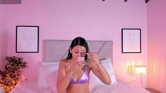 Emilyh  online show from February 20, 11:32 am