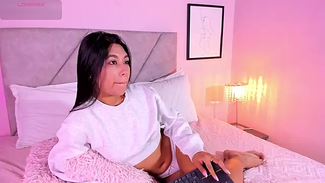 Emilyh  online show from April 11, 12:09 pm