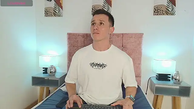 Andrewfalcon online show from January 19, 7:15 pm