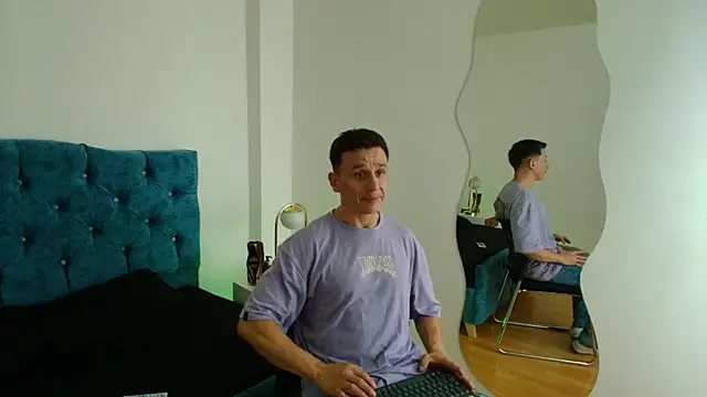 Andrewfalcon online show from March 15, 7:05 pm