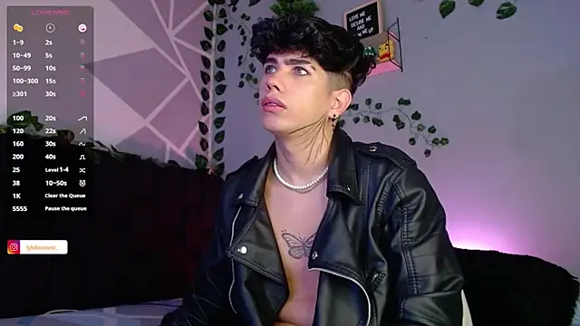 Snapshot of LyleBennett_ chatting on December 9, 10:00 am LyleBennett online show from December 9, 10:00 am