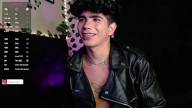 Snapshot of LyleBennett_ chatting on January 30, 10:29 am LyleBennett online show from January 30, 10:29 am