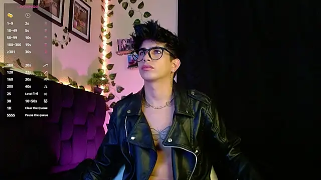 Snapshot of LyleBennett_ chatting on February 1, 9:54 am LyleBennett online show from February 1, 9:54 am