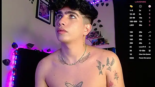 Snapshot of LyleBennett_ chatting on February 22, 12:51 pm LyleBennett online show from February 22, 12:51 pm