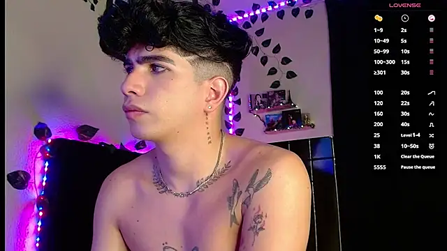 Snapshot of LyleBennett_ chatting on February 25, 1:50 pm LyleBennett online show from February 25, 1:50 pm