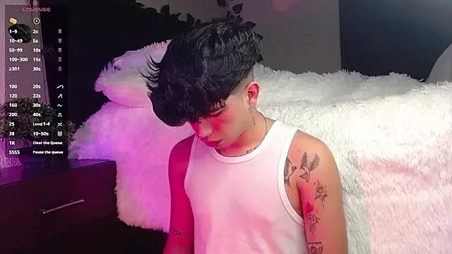 Snapshot of LyleBennett_ chatting on March 20, 10:43 am LyleBennett online show from March 20, 10:43 am