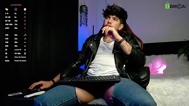 Snapshot of LyleBennett_ chatting on September 13, 12:49 pm LyleBennett online show from September 13, 12:49 pm