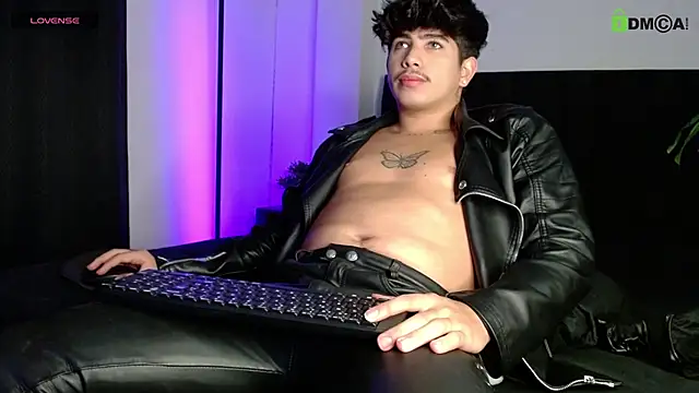 Snapshot of LyleBennett_ chatting on September 24, 1:36 pm LyleBennett online show from September 24, 1:36 pm