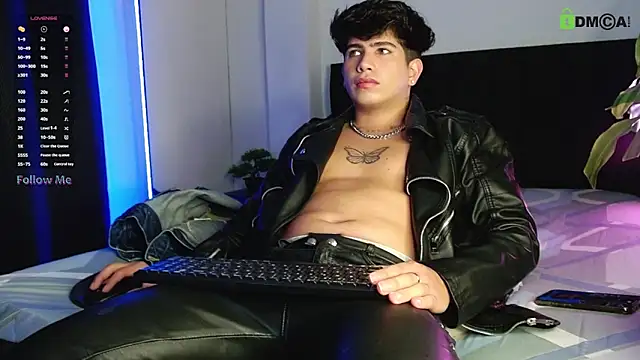 Snapshot of LyleBennett_ chatting on October 4, 1:53 pm LyleBennett online show from October 4, 1:53 pm