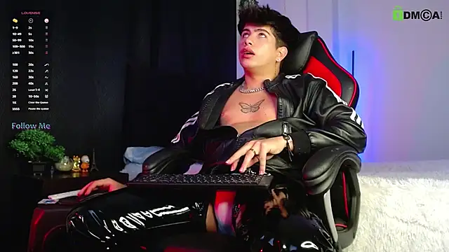 Snapshot of LyleBennett_ chatting on October 9, 12:58 pm LyleBennett online show from October 9, 12:58 pm