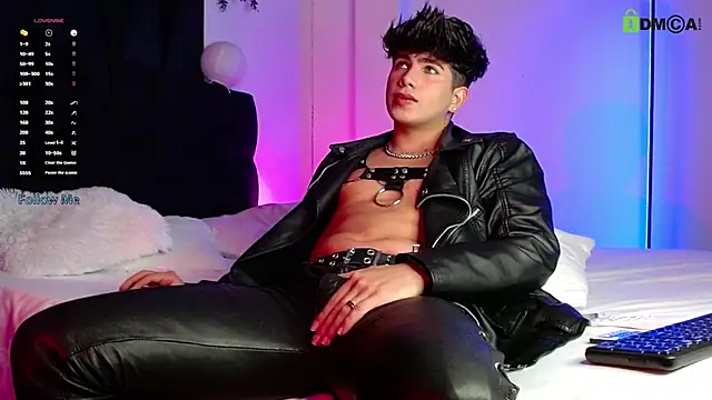 Snapshot of LyleBennett_ chatting on October 21, 10:27 am LyleBennett online show from October 21, 10:27 am