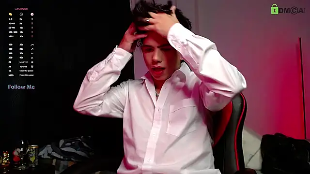 Snapshot of LyleBennett_ chatting on October 31, 11:11 am LyleBennett online show from October 31, 11:11 am