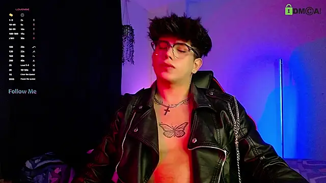 Snapshot of LyleBennett_ chatting on November 7, 11:21 am LyleBennett online show from November 7, 11:21 am