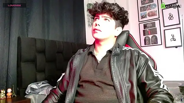 Snapshot of LyleBennett_ chatting on November 16, 12:00 pm LyleBennett online show from November 16, 12:00 pm